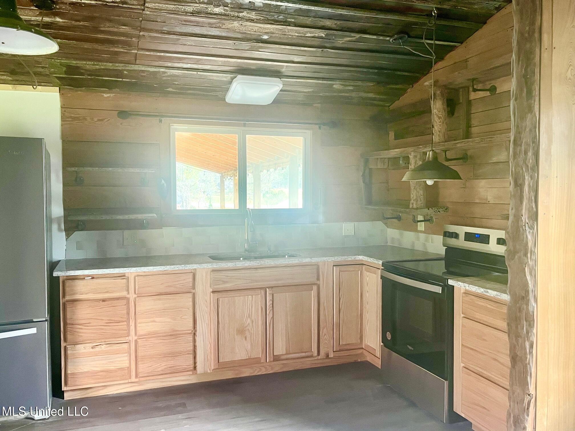 17 B Street Bay Springs, MS 39422 - Photo 10 of 28 Kitchen2