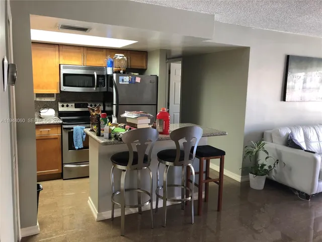 $1,850 | 3531 Northeast 170th Street, Unit 204, North Miami Beach, FL 33160