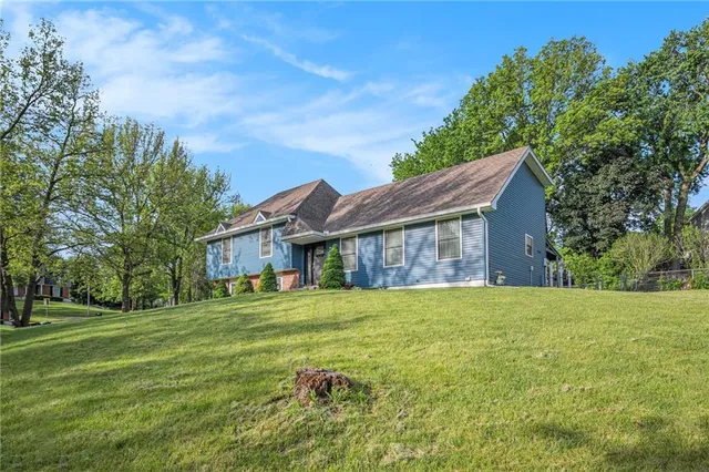 $359,900 | 9708 North Campbell Drive, Kansas City, MO 64155