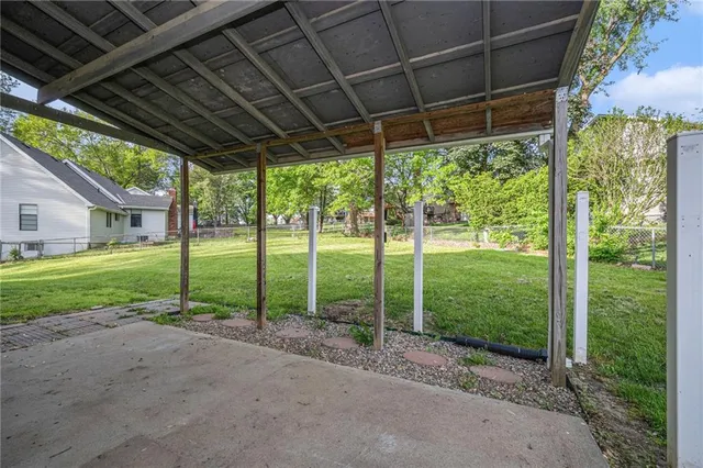 $359,900 | 9708 North Campbell Drive, Kansas City, MO 64155