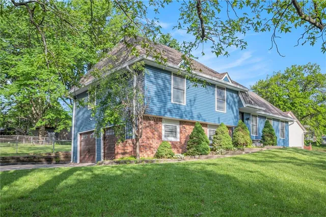 $359,900 | 9708 North Campbell Drive, Kansas City, MO 64155