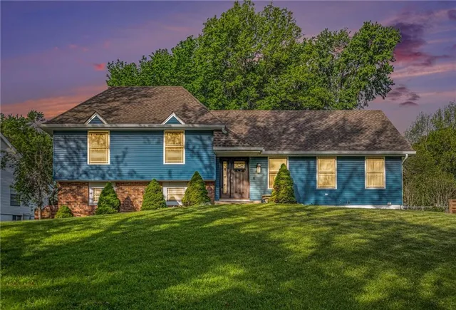 $359,900 | 9708 North Campbell Drive, Kansas City, MO 64155