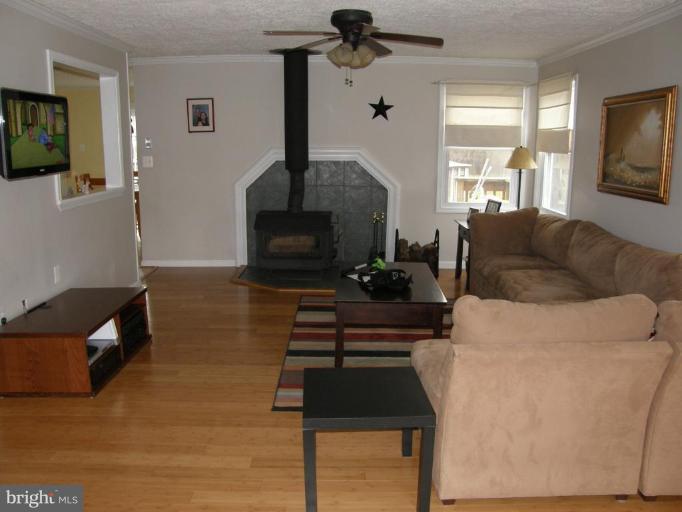 5868 Deale Churchton Road Deale, MD 20751 - Photo 3 of 28 Living Room #2