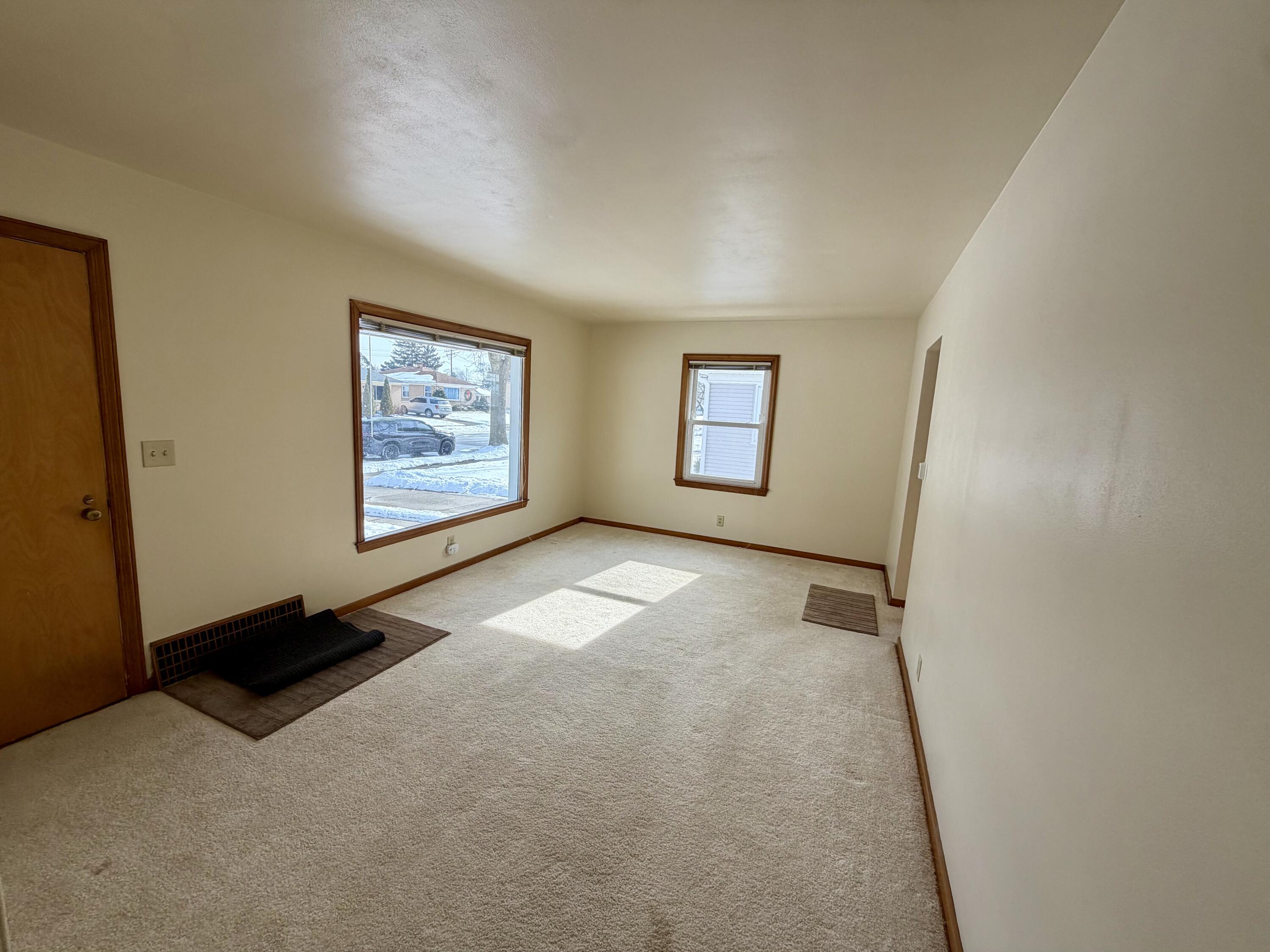 3450 3rd Avenue Racine, WI 53402 - Photo 12 of 28 Living Room