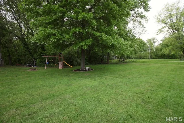 $170,000 | 227 Andrews Street, Ramsey, IL 62080