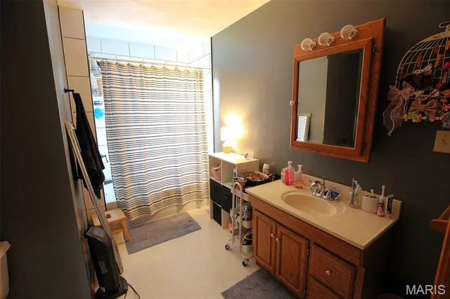 $170,000 | 227 Andrews Street, Ramsey, IL 62080