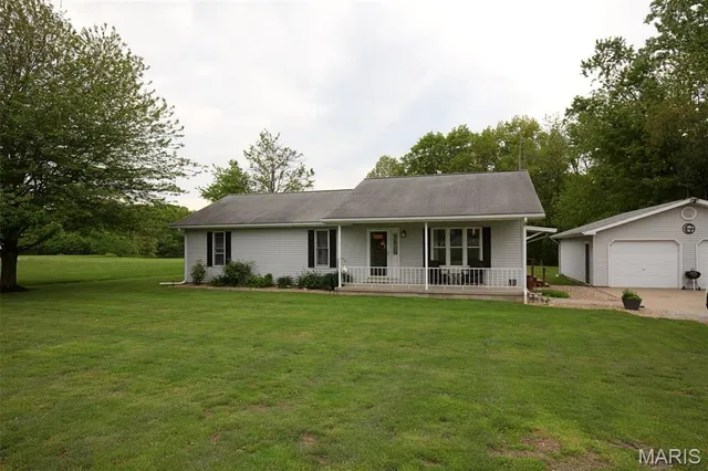 $170,000 | 227 Andrews Street, Ramsey, IL 62080