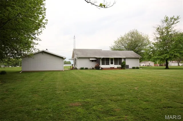 $170,000 | 227 Andrews Street, Ramsey, IL 62080