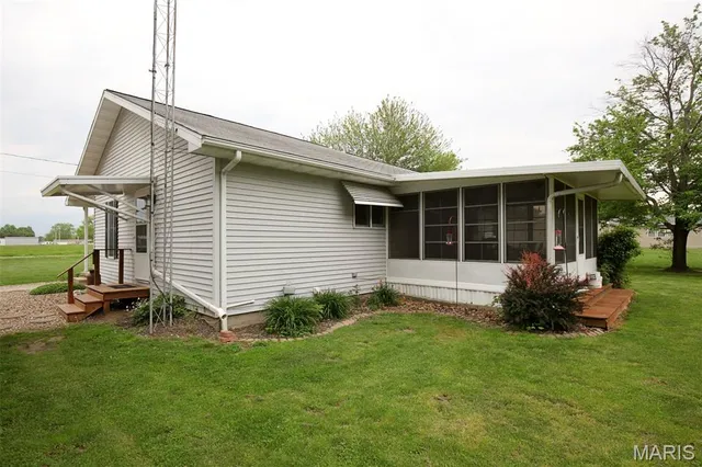 $170,000 | 227 Andrews Street, Ramsey, IL 62080