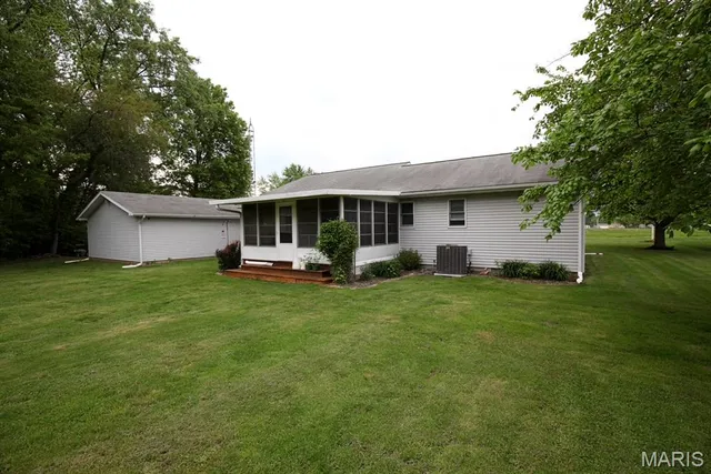 $170,000 | 227 Andrews Street, Ramsey, IL 62080