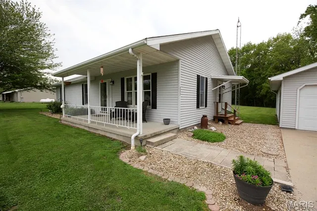 $170,000 | 227 Andrews Street, Ramsey, IL 62080