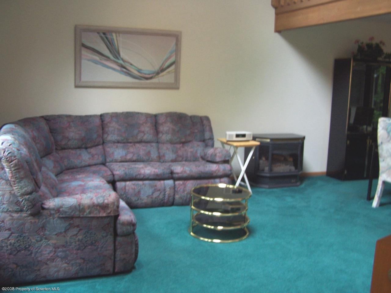 3284 Northgate Road Lake Ariel, PA 18436 - Photo 2 of 14 a living room with furniture