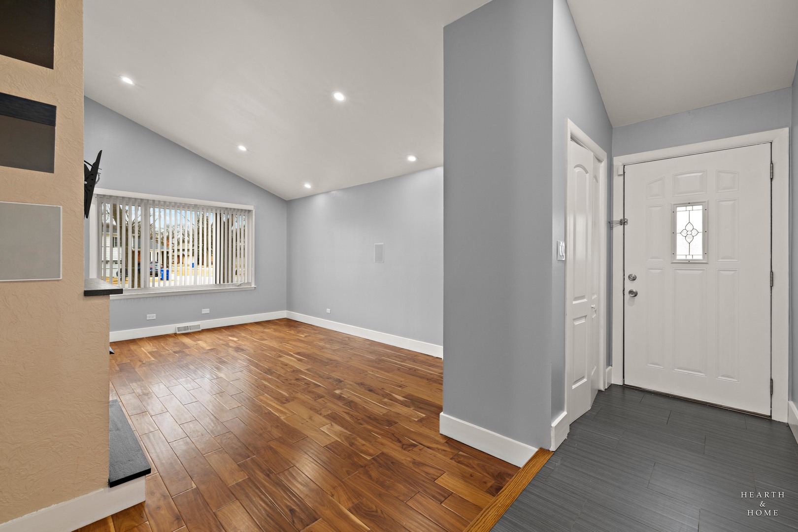 1923 Pawnee Lane Mount Prospect, IL 60056 - Photo 3 of 31