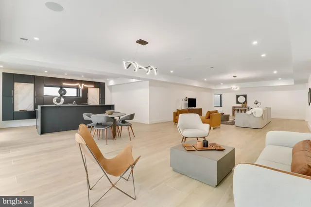 $6,000,000 | 7816 Georgetown Pike, McLean, VA 22102