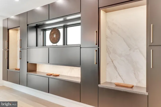 $6,000,000 | 7816 Georgetown Pike, McLean, VA 22102