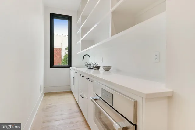 $6,000,000 | 7816 Georgetown Pike, McLean, VA 22102