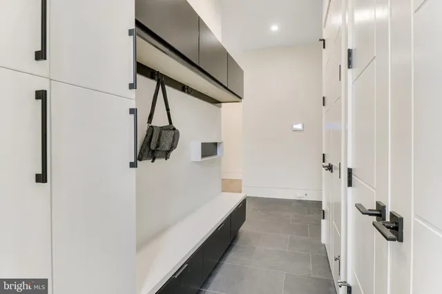 $6,000,000 | 7816 Georgetown Pike, McLean, VA 22102