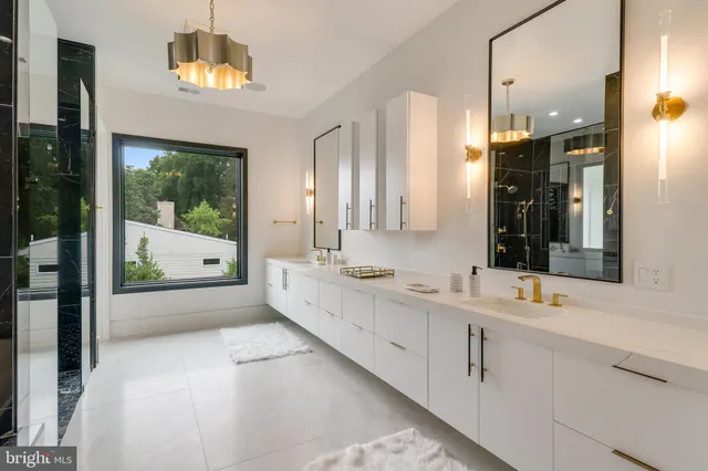 $6,000,000 | 7816 Georgetown Pike, McLean, VA 22102