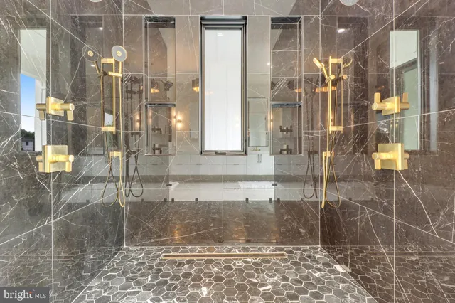 $6,000,000 | 7816 Georgetown Pike, McLean, VA 22102