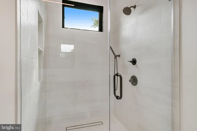 $6,000,000 | 7816 Georgetown Pike, McLean, VA 22102