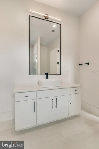 $6,000,000 | 7816 Georgetown Pike, McLean, VA 22102