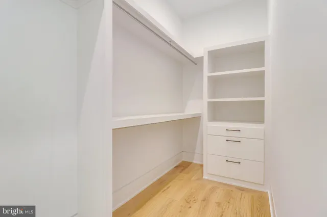 $6,000,000 | 7816 Georgetown Pike, McLean, VA 22102