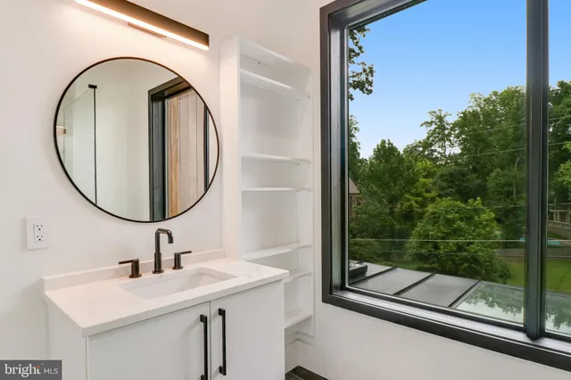 $6,000,000 | 7816 Georgetown Pike, McLean, VA 22102