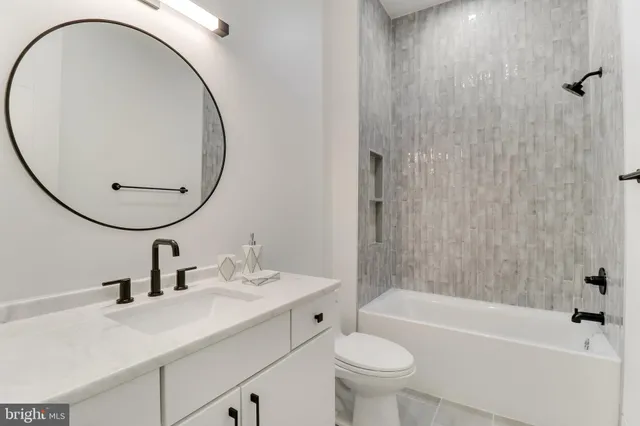 $6,000,000 | 7816 Georgetown Pike, McLean, VA 22102