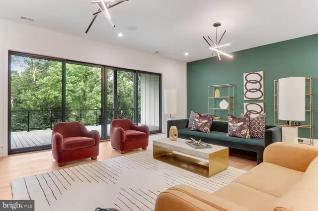 $6,000,000 | 7816 Georgetown Pike, McLean, VA 22102