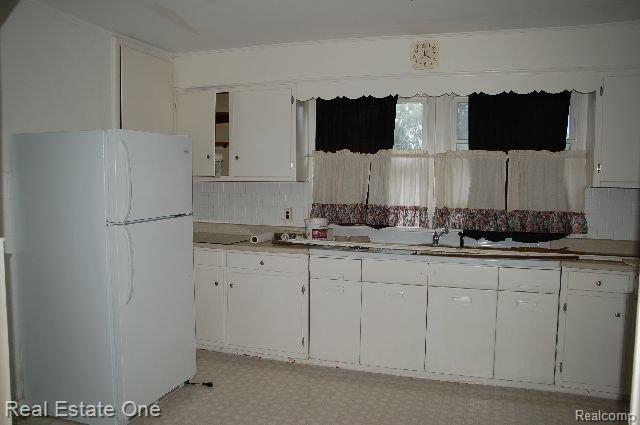 38465 Dequindre Road Troy, MI 48083 - Photo 5 of 11 KIT 2.JPG