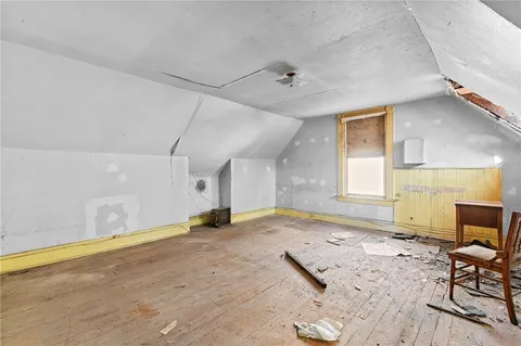 a view of livingroom with furniture and windows