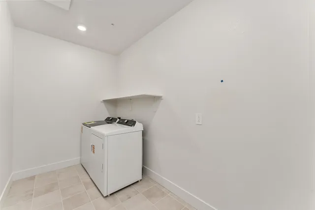 a view of an house with backyard