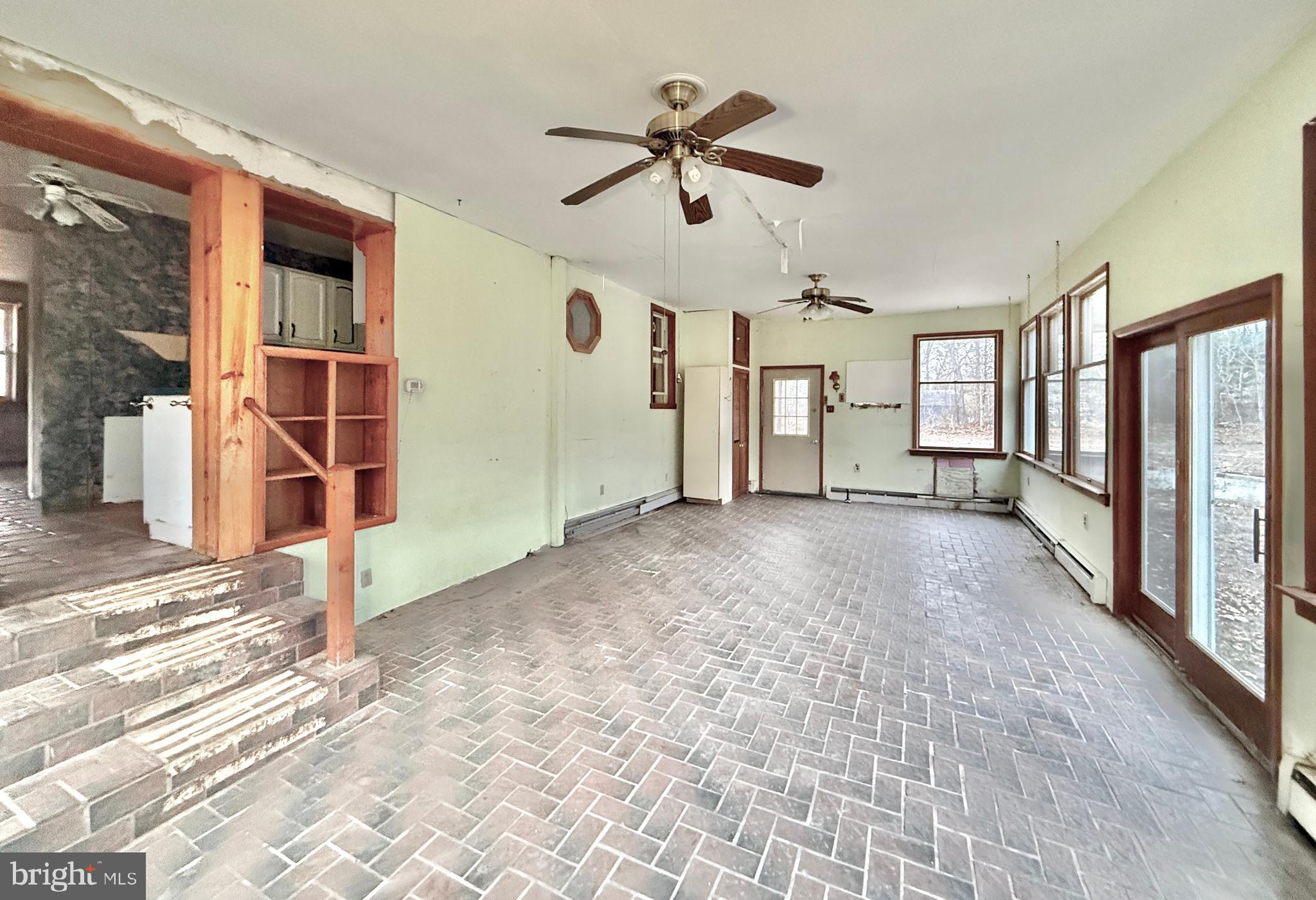 830 North Tuckahoe Road Williamstown, NJ 08094 - Photo 14 of 28 a view of a livingroom with a ceiling fan and window