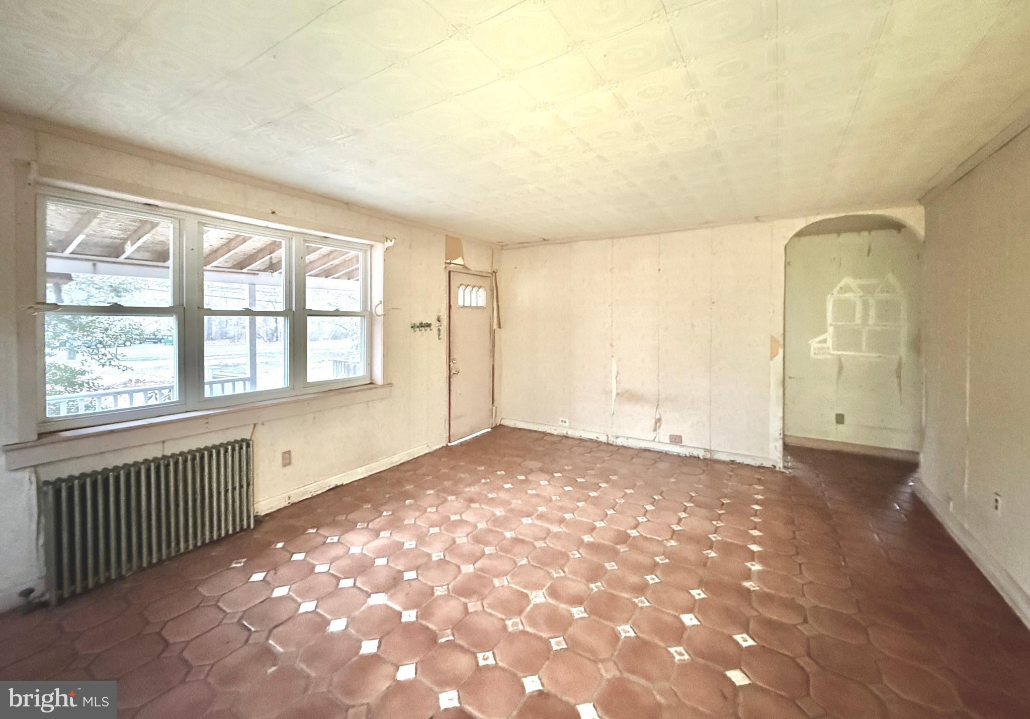 830 North Tuckahoe Road Williamstown, NJ 08094 - Photo 17 of 28 a view of an empty room and window