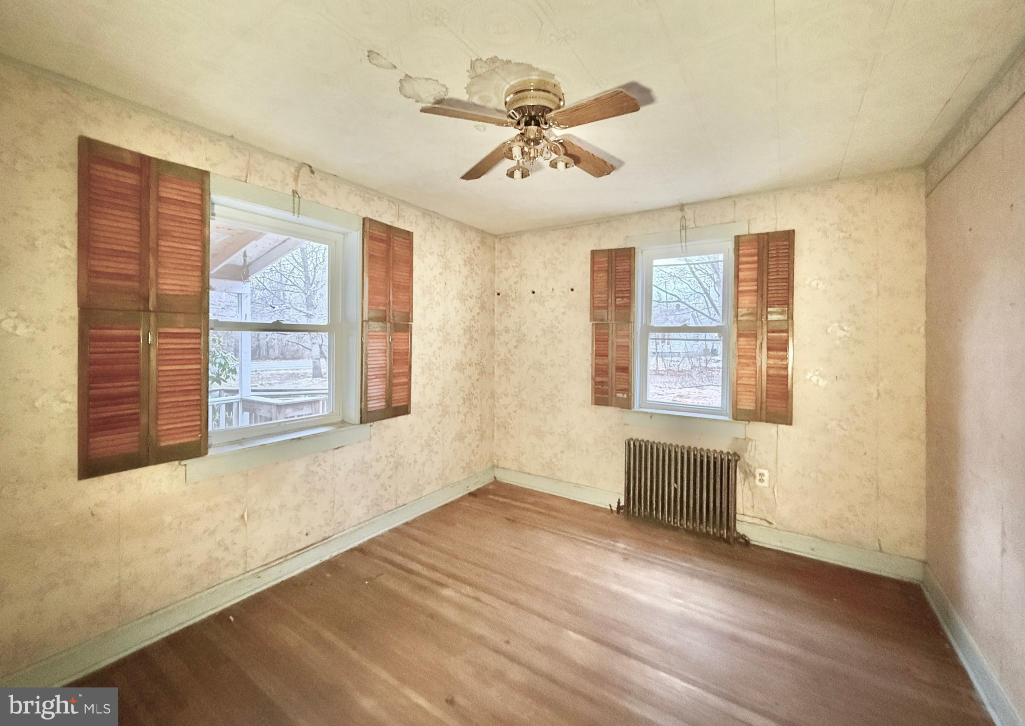 830 North Tuckahoe Road Williamstown, NJ 08094 - Photo 18 of 28 a view of an empty room with a window
