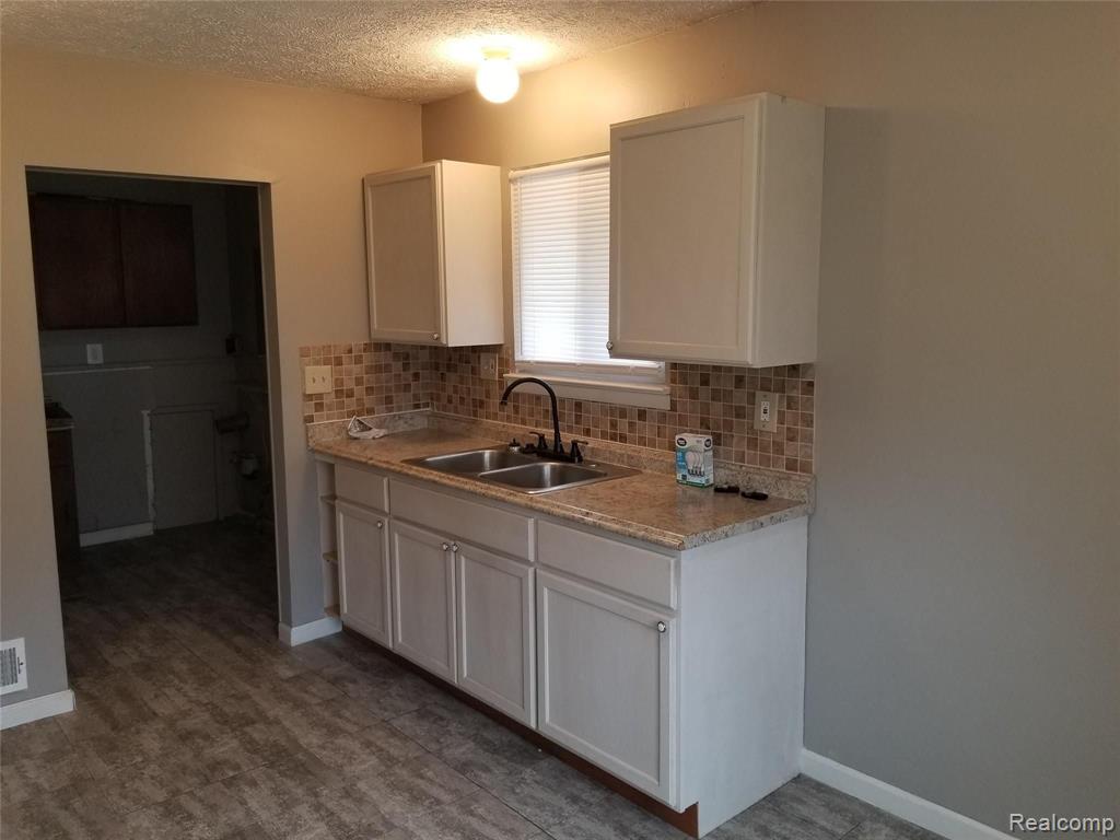 5950 Beech Daly Road Taylor, MI 48180 - Photo 3 of 10
