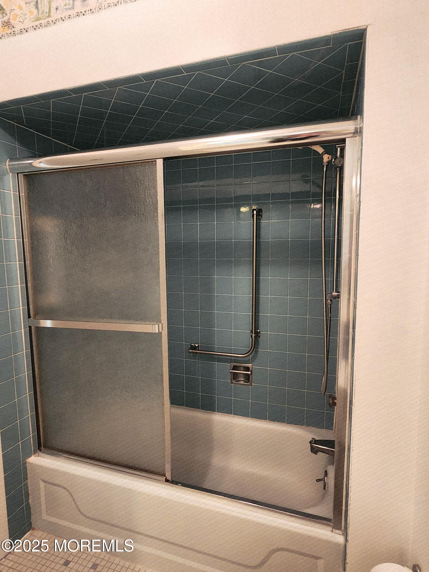 78 Overlook Way, Unit C Manalapan, NJ 07726 - Photo 6 of 15 a bathroom with a shower