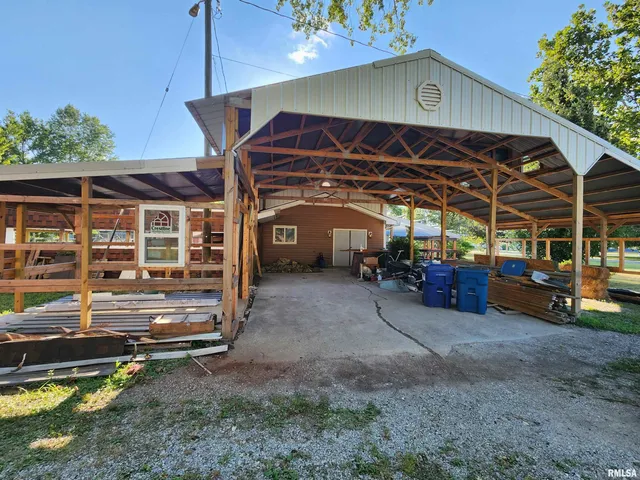 $275,000 | 5628 Coal Street, Sesser, IL 62884