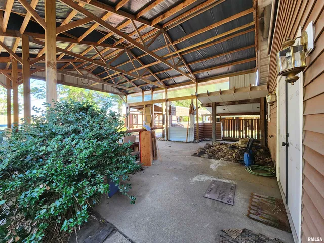 $275,000 | 5628 Coal Street, Sesser, IL 62884