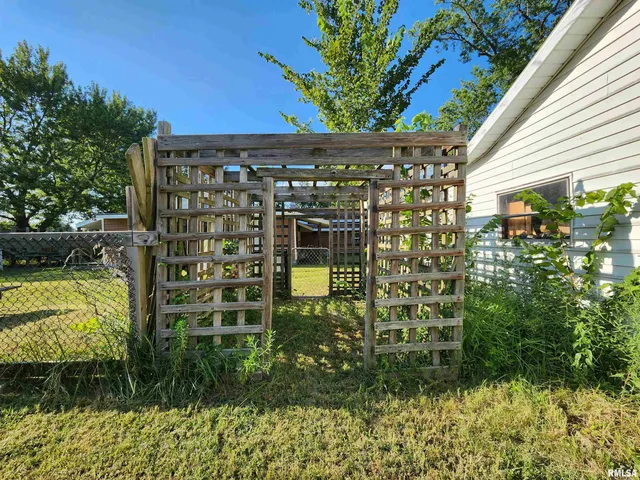 $275,000 | 5628 Coal Street, Sesser, IL 62884