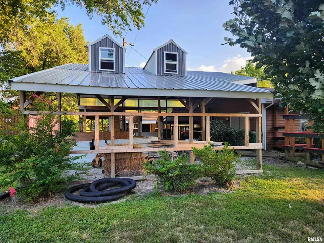 $275,000 | 5628 Coal Street, Sesser, IL 62884