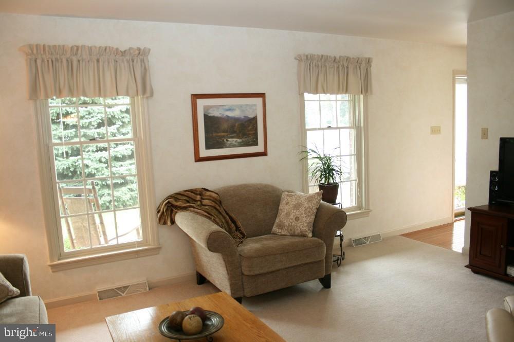 275 Coventry Lane Lititz, PA 17543 - Photo 3 of 17