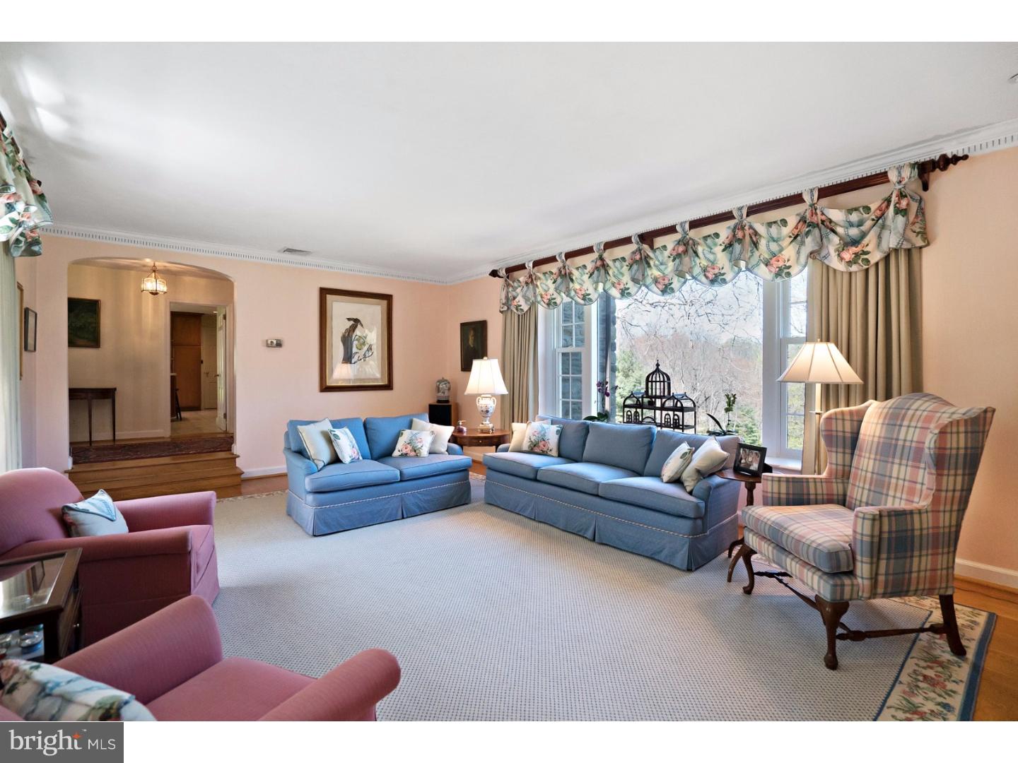 653 Andover Road Newtown Square, PA 19073 - Photo 6 of 24 Living Room