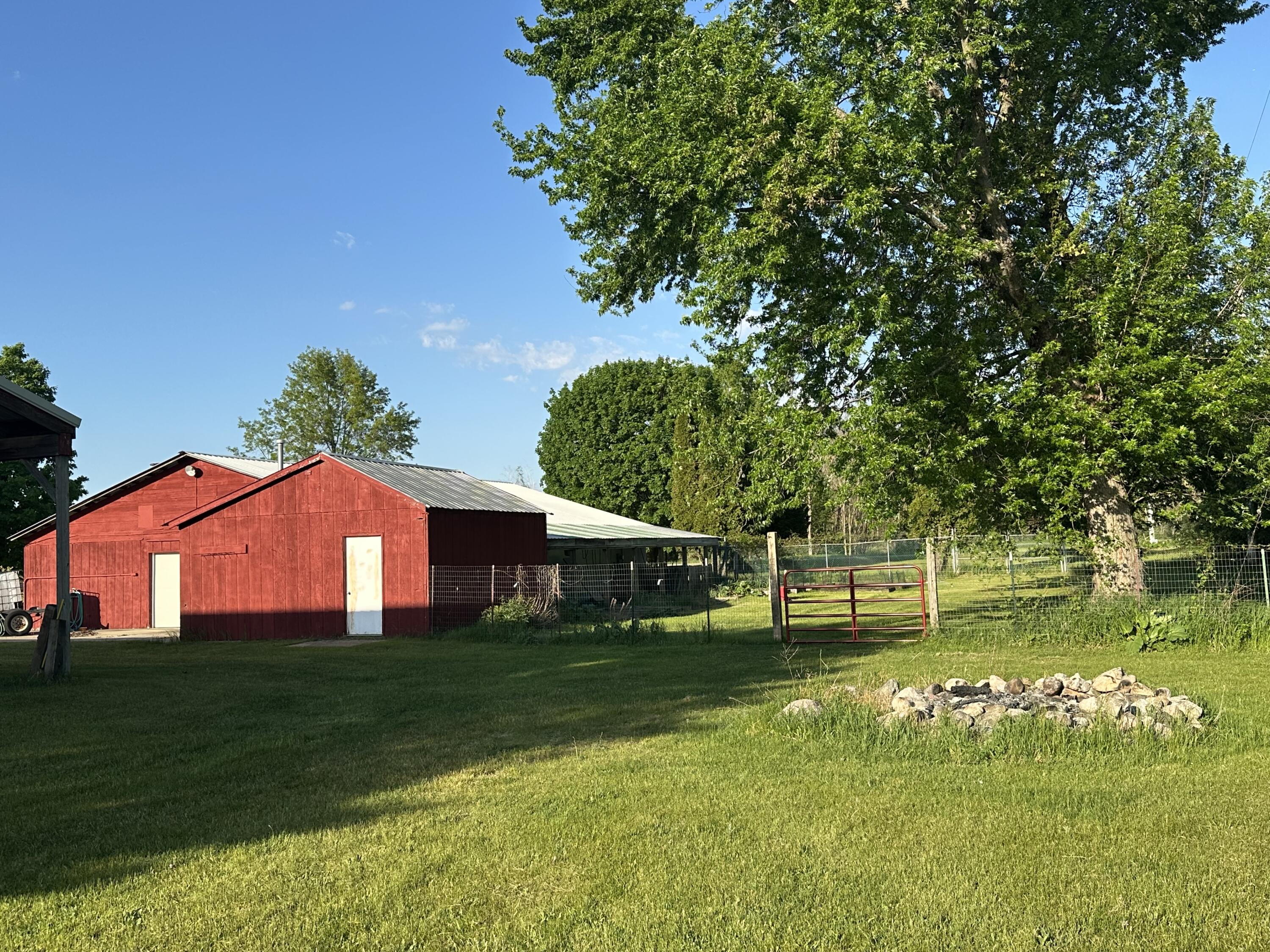 5372 Milarch Road Manistee, MI 49660 - Photo 16 of 41 44 x 60 barn