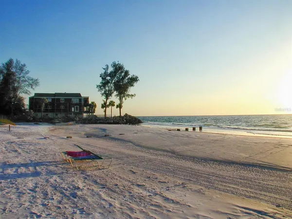 $575,000 | 225 Hour Glass Way, Unit 106, Sarasota, FL 34242