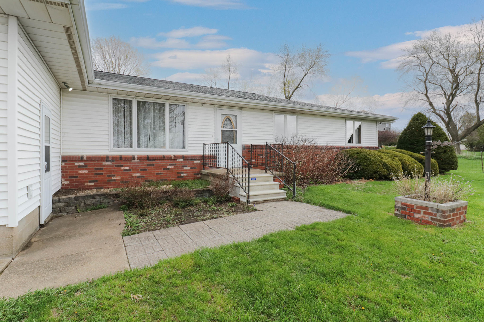 1109 West 4th Street Delavan, IL 61734 - Photo 3 of 52