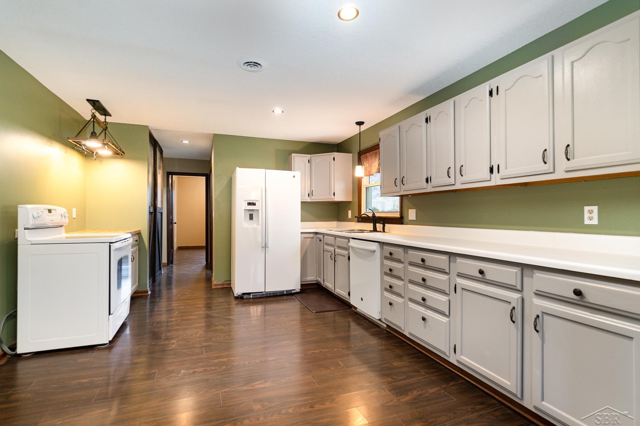 17295 Geddes Road Hemlock, MI 48626 - Photo 7 of 30 50098933-6.JPG
