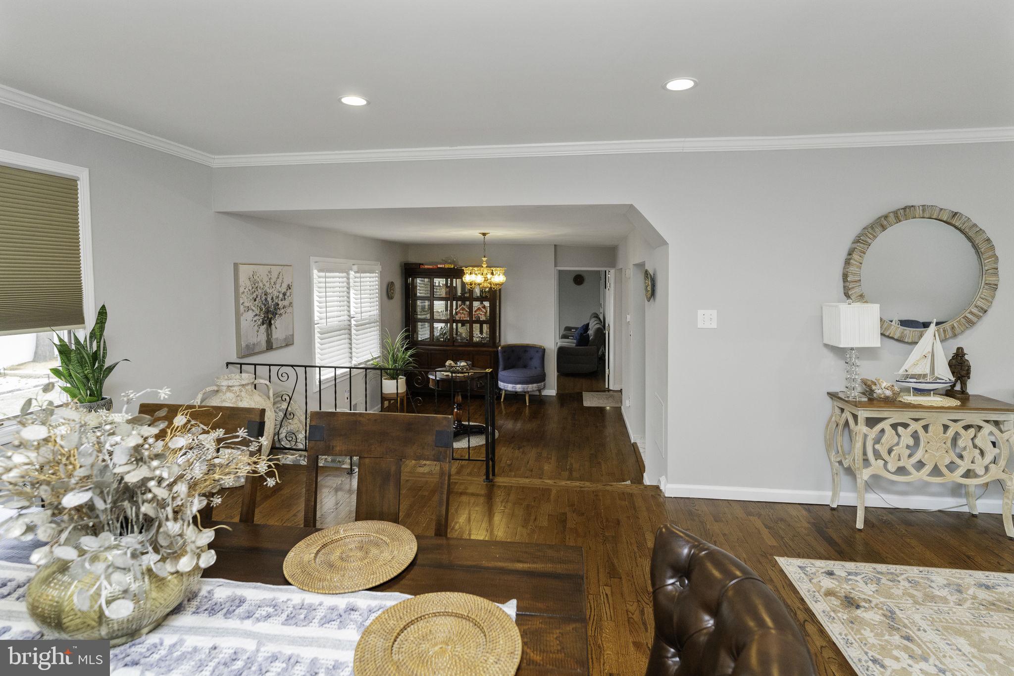 31 Wolfpack Road Hamilton, NJ 08619 - Photo 9 of 36 a living room with furniture potted plant