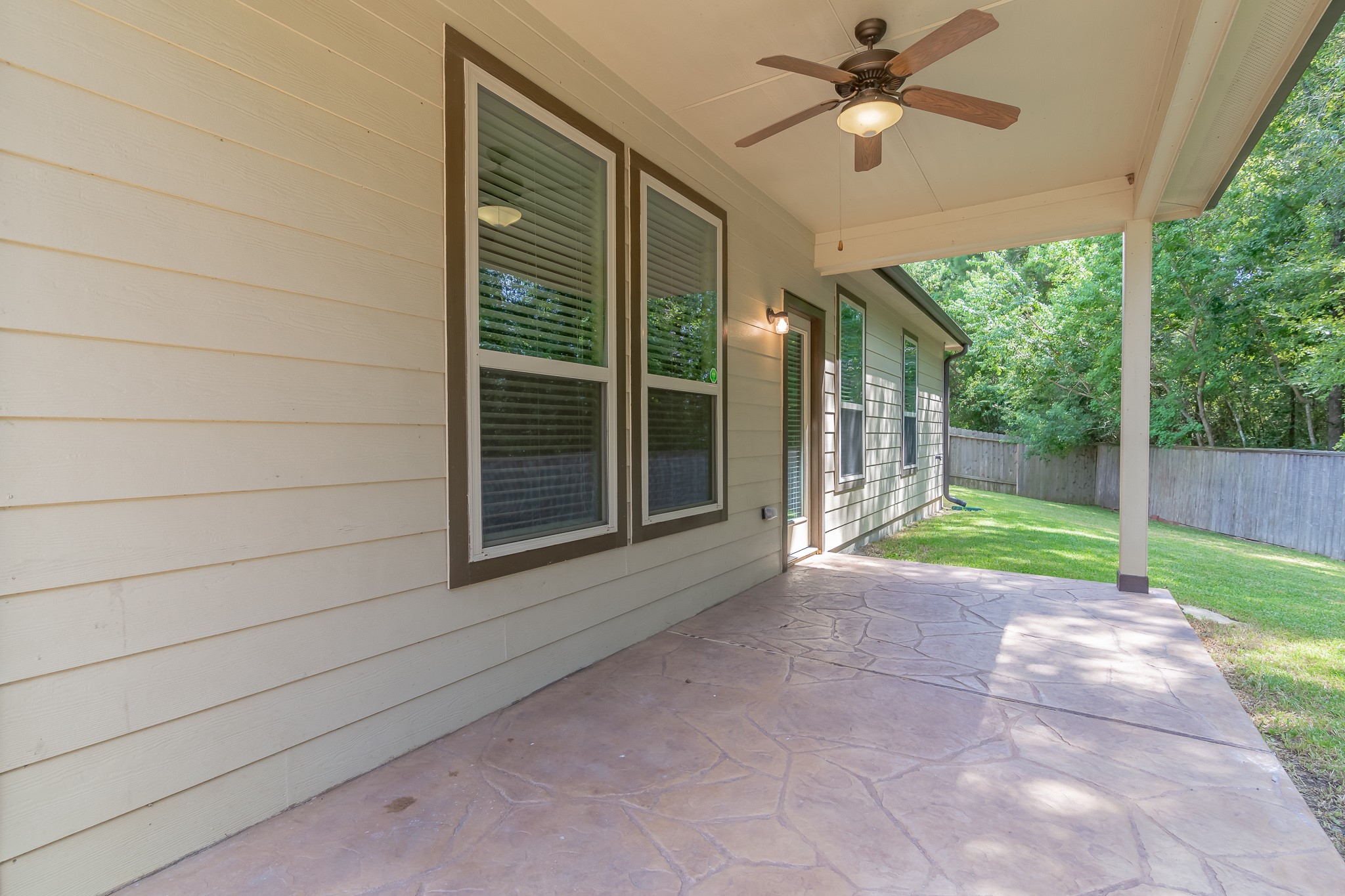 5 Iris Arbor Court Conroe, TX 77301 - Photo 18 of 35