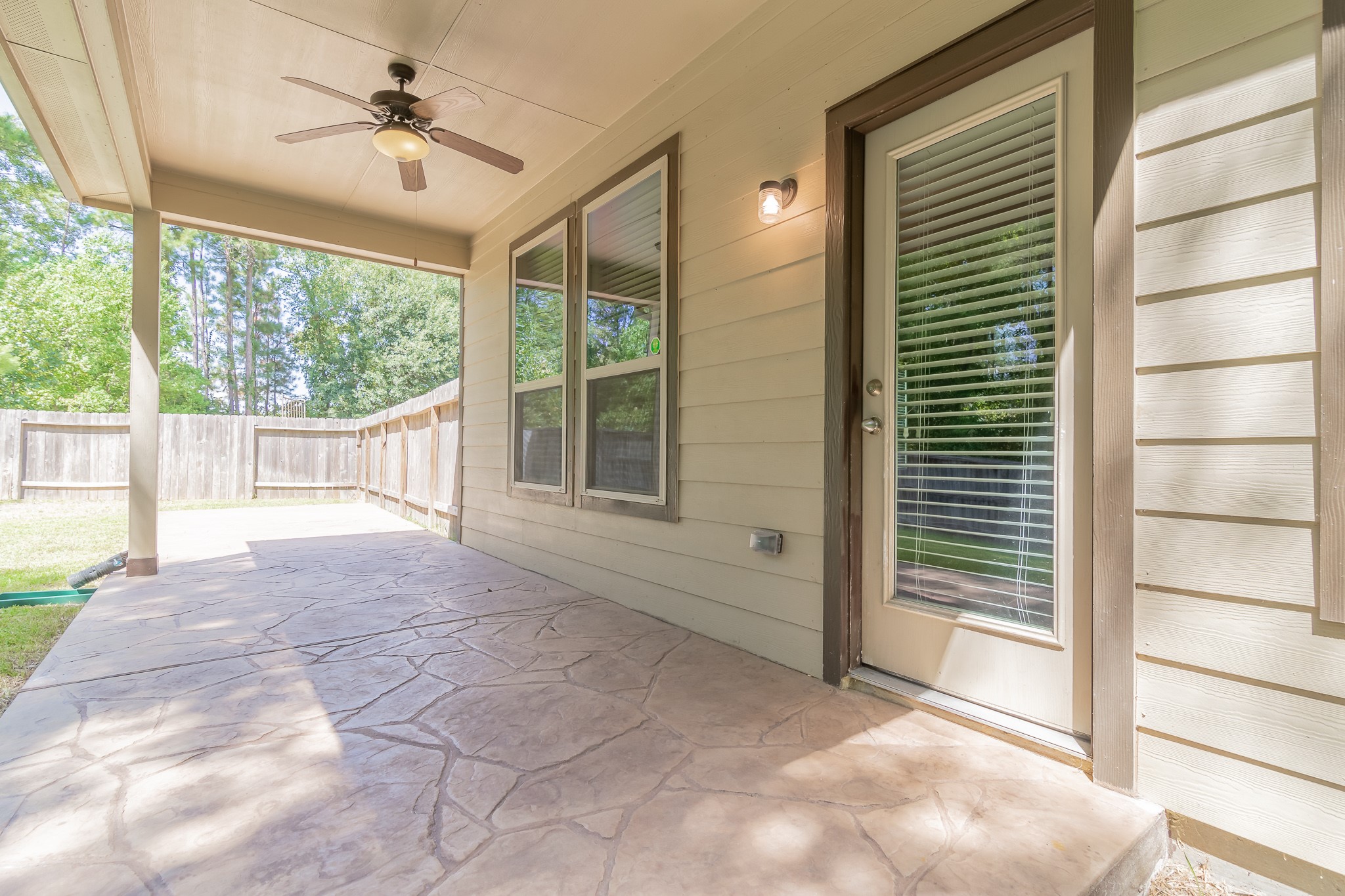 5 Iris Arbor Court Conroe, TX 77301 - Photo 19 of 35 a view of empty room with windows